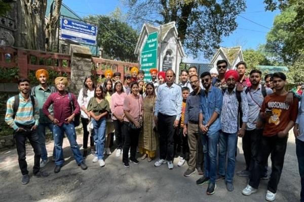 Students of Kamala Lohtia College visited Kasauli