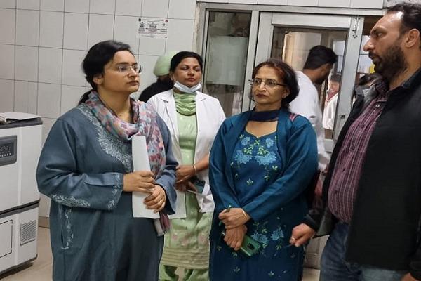 Chief Minister's Field Officer Dr. Unexpected inspection of Civil Hospital Ludhiana by Poonampreet Kaur