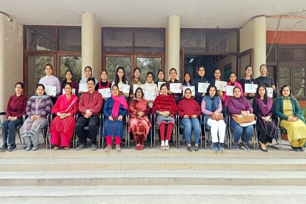 The female students named the college Roshan in the Inter College Fest Metal 2023