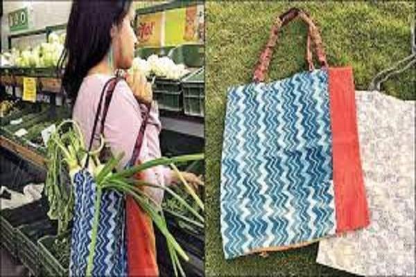 Students put up an exhibition of cloth bags