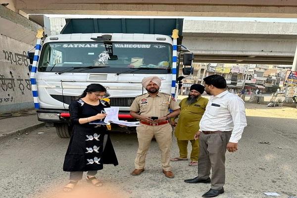 Ludhiana RTA stopped 8 vehicles during checking, 7 other vehicles were also challaned