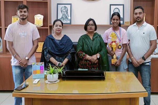 Government college girls student won 3 medals and brightened the name of the college